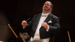 JOHN FIORE: SÓLO PRE DIRIGENTA