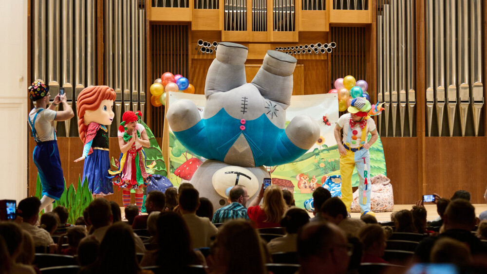 TÁRAJKO A POPLETAJKA – NARODENINOVÁ PÁRTY