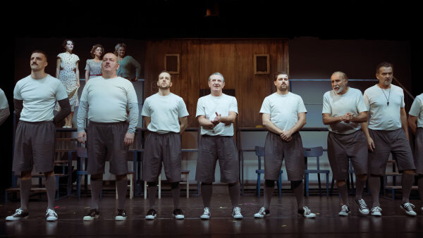 Bolo nás jedenásť