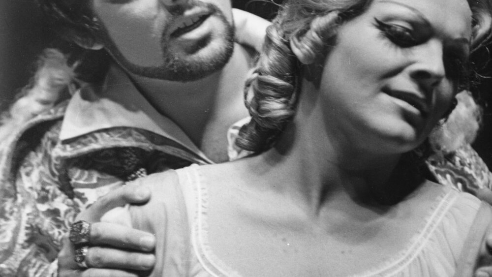 Rigoletto (1974) Peter Dvorský (Vojvoda), Jarmila Smyčková (Gilda), foto Jozef Vavro.jpg