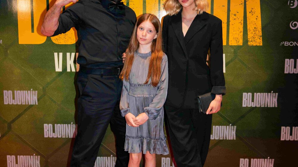 Milan Ondrík, Mia Bankó, Ema Businská_foto Bontonf ilm.jpg