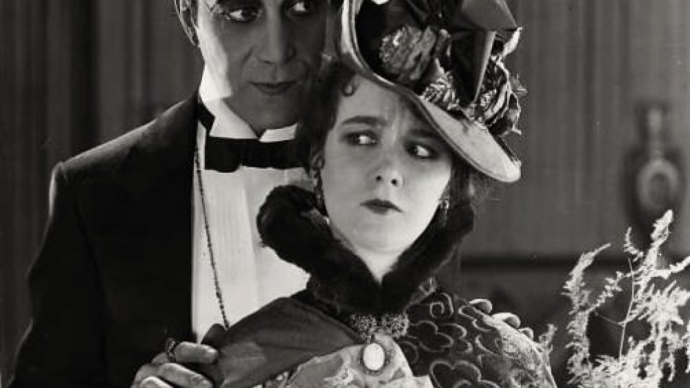 The_Phantom_of_the_Opera_(1925)_still.jpg