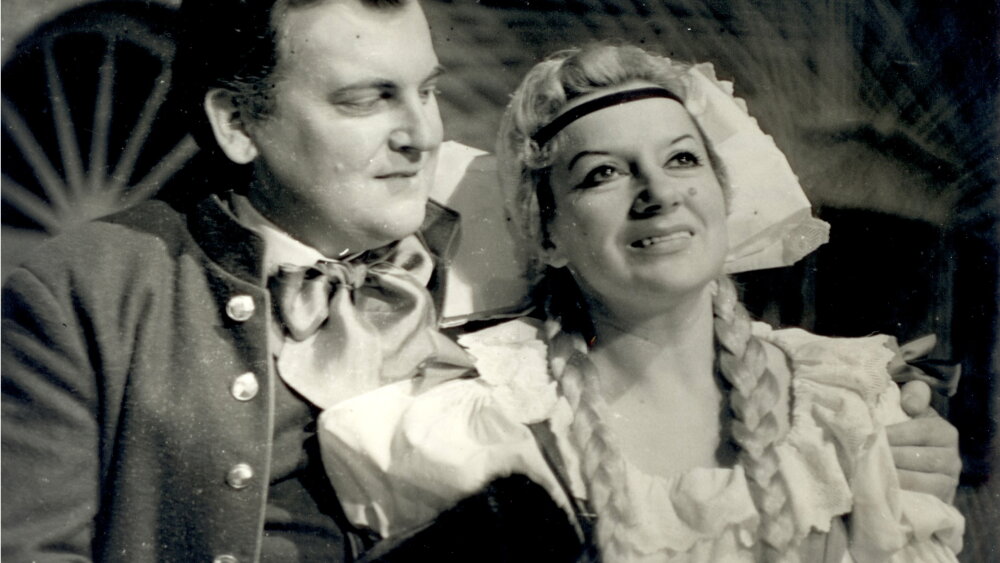 Predaná nevesta (1983) František Livora (Jeník), Anna Kajabová-Peňašková (Mařenka) foto Jozef Vavro.jpg