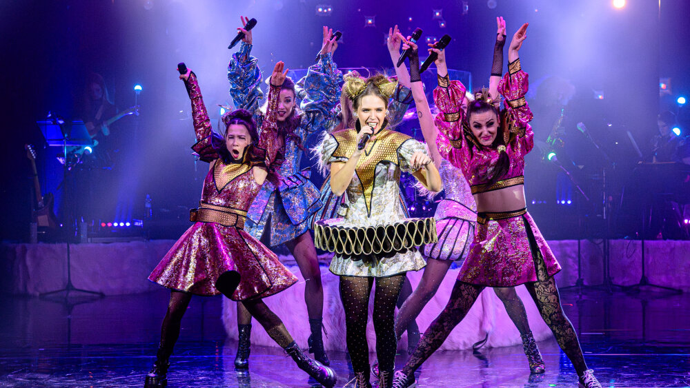 SIX, foto R.Tappert vpredu L.Kopuncov† Feckov†, zĖava R.Pol†kov† Dang Van,K.Vreckov†, M.Drg†Śov†,M.G†lis Partlov†.jpg