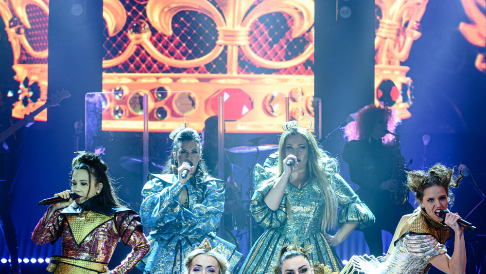 SIX, foto R.Tappert, dole M. G†lis Partlov†, N.KĘÁov†, zĖava R.Pol†kov† Dang Van, K.Vreckov†, M.Drg†Śov†, L.Kopuncov† Feckov†.jpg