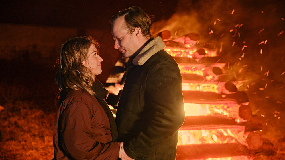 Tanec s medveďom – Pavla Gajdošíková a Kryštof Hádek ako pár, ktorý stojí pred životným rozhodnutím (zdroj Bontonfilm).jpg