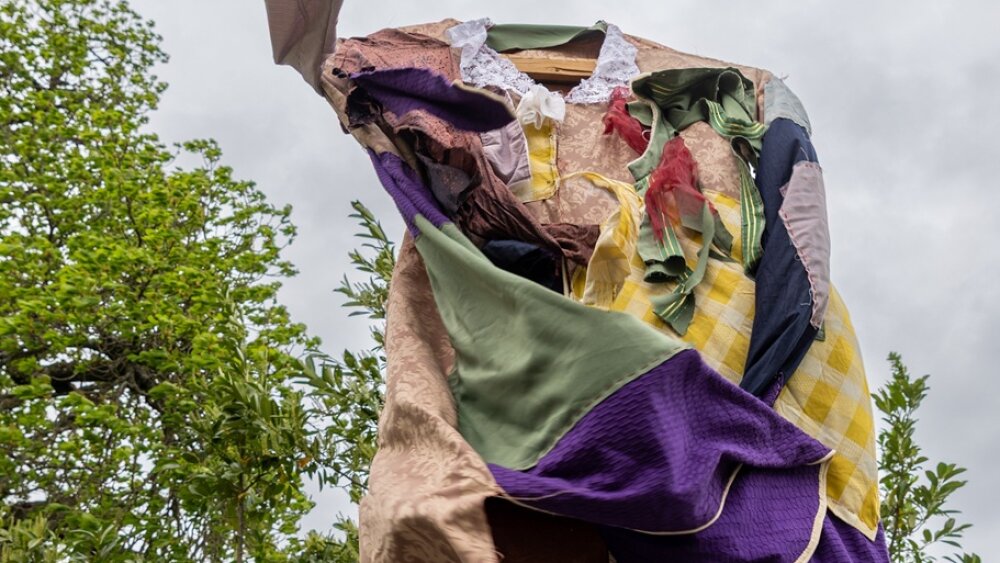 cerveny_kamen_cisarove_nove_saty (3).jpg