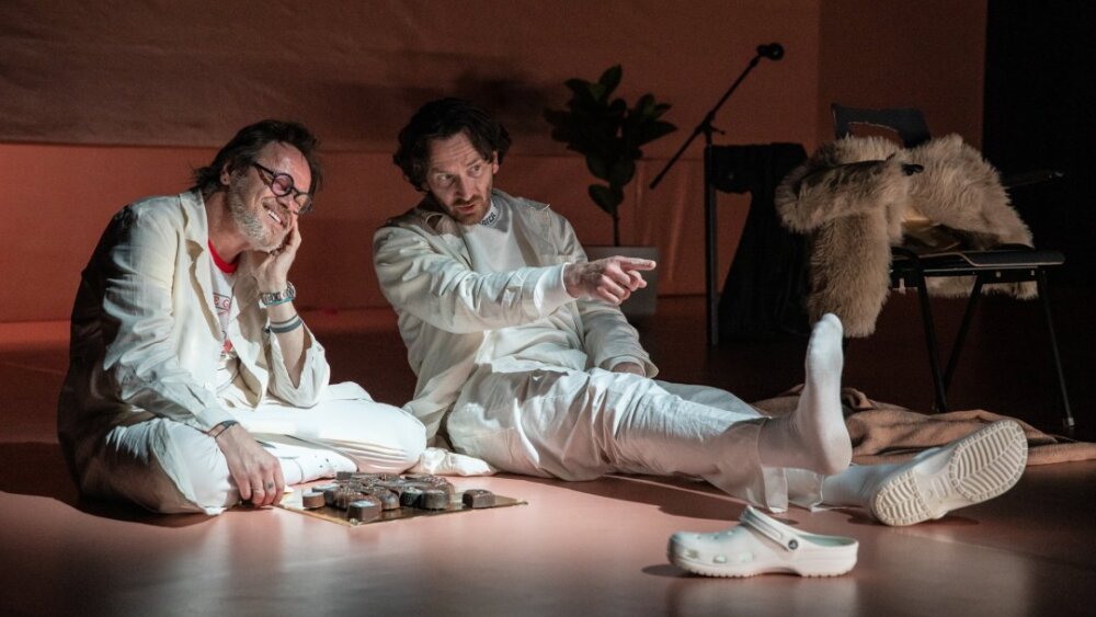 Obrázok v galérií - robert_roth_jakub_rybarik_osetrovatelia_2.jpg