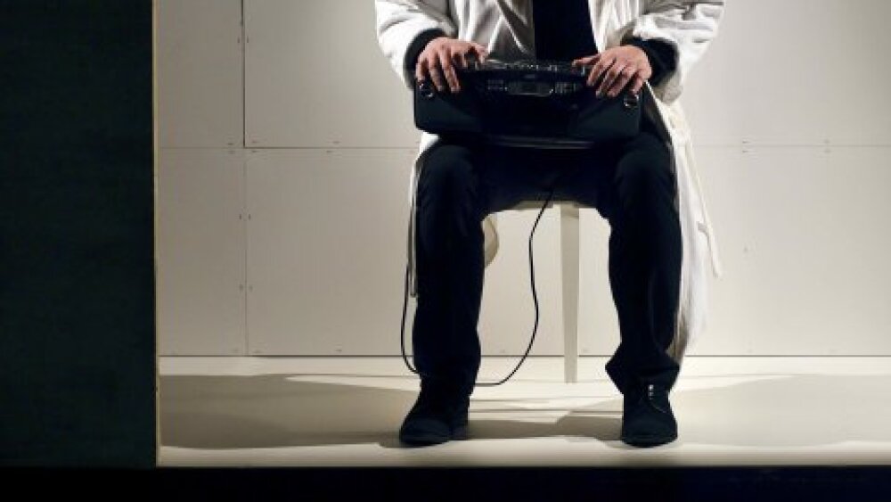 Obrázok v galérií - gregor_holoskarozpravac_stavbyveduci_boris.jpeg