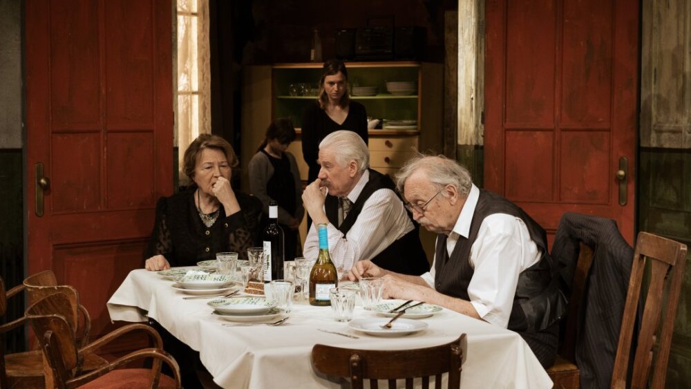 Obrázok v galérií - emila_vasaryova_drozdikovaamelia_tkacova_dievcatkorebeka_polakova_zuza_emil_horvath_misur_frantisek_kovar_drozdik.jpg