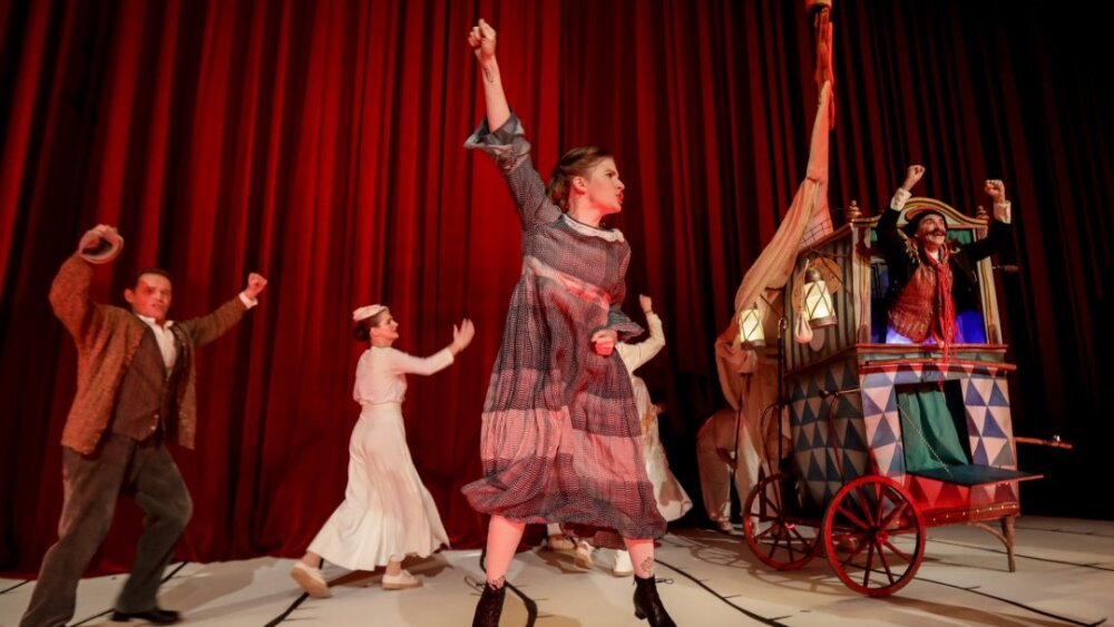 Obrázok v galérií - jan_gallovic_nebojsov_otec_monika_horvathova_mesiacik_september_jana_kovalcikova_maruska_martin_salacha_rozpravkar_januar.jpg