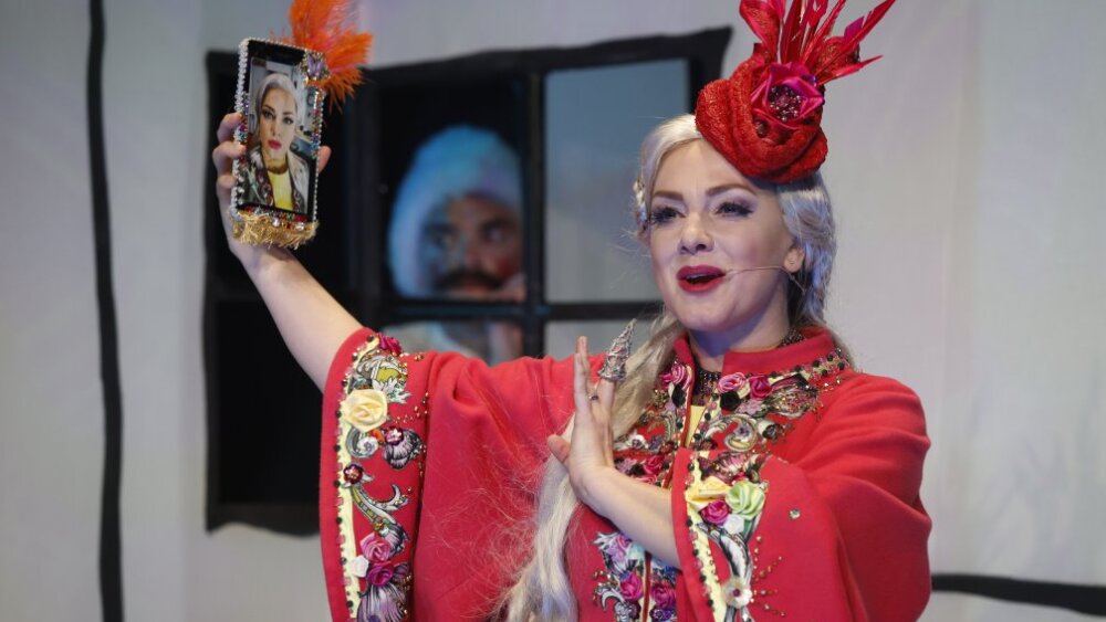 Obrázok v galérií - martin_salacha_mesiacik_januar_monika_hilmerova_striga_macocha.jpg