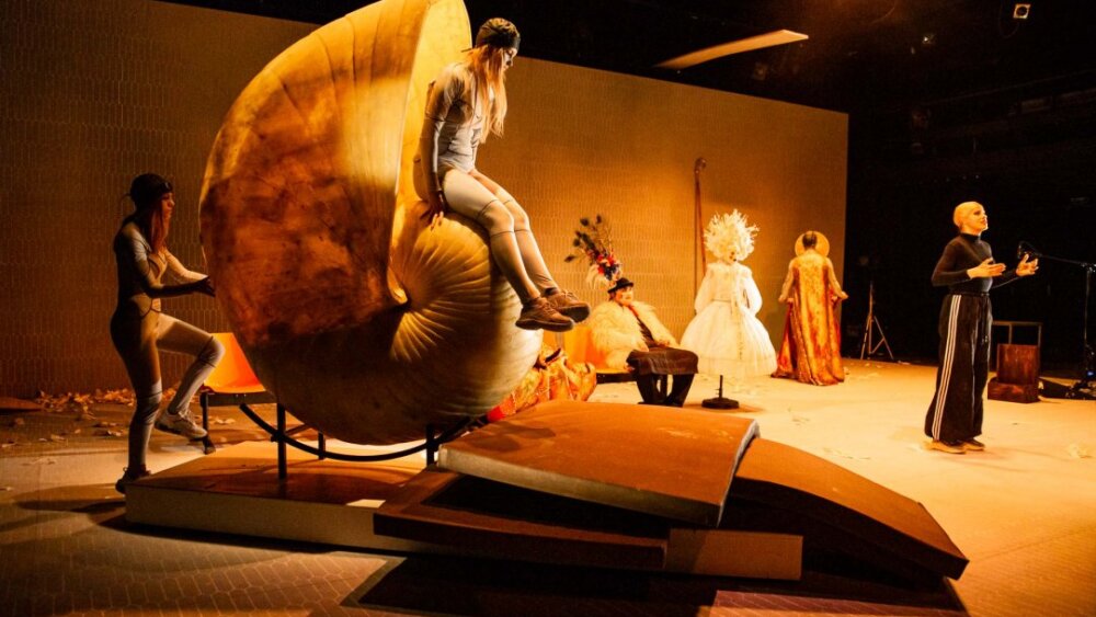 Obrázok v galérií - katarina_novotkova_viktoria_svoradova_gregor_holoska_barbora_andresicova.jpg