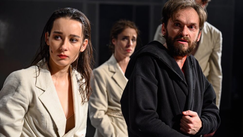 Obrázok v galérií - anezka_petrova_mireille_fontaineova_martin_salacha_daniel_zuzana_porubjakova_constance_lazureova.jpg