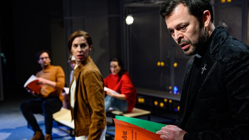 Obrázok v galérií - jakub_rybarik_rene_sylvestre_anezka_petrova_mireille_fontaineova_zuzana_porubjakova_constance_lazureova_alexander_barta_raymond_leclerc.jpg