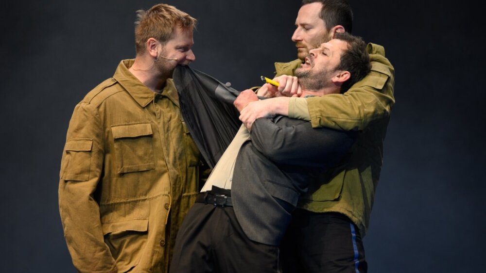 Obrázok v galérií - peter_brajecik_1._vrah-lady_macduff_alexander_barta_macbeth_jakub_rybarik_2._vrah-doktor.jpg