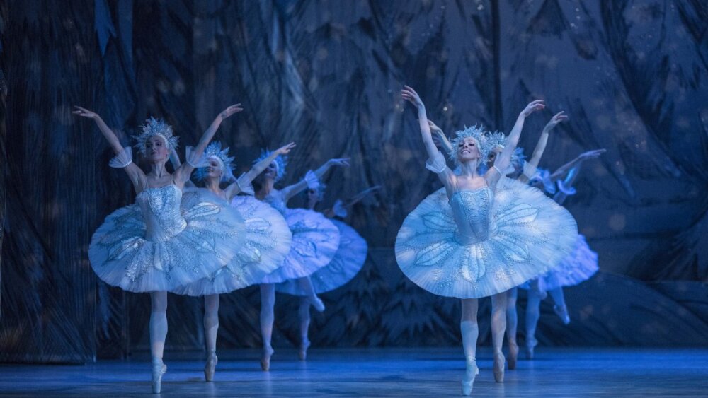 Obrázok v galérií - scena_z_1._dejstva_snehove_vlocky_0.jpg