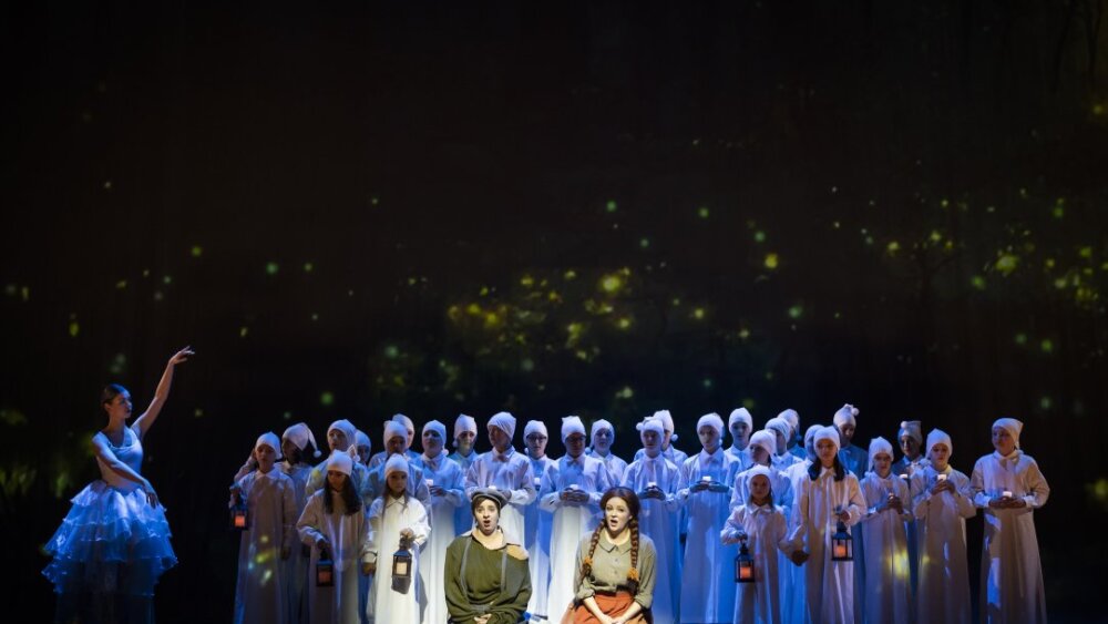 Obrázok v galérií - alexandra_dundova_katarina_hano_florova_mariana_sajko_bratislavsky_chlapcensky_zbor_tanecnicky_zo_studia_simart.jpg