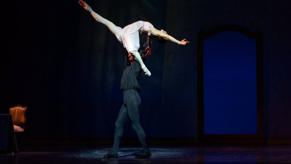 Obrázok v galérií - olga_chelpanova_tatiana_a_andrea_schifano_onegin_foto_juraj_zilincar_2.jpg