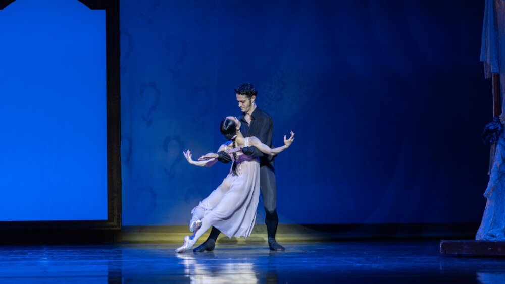 Obrázok v galérií - olga_chelpanova_tatiana_a_andrea_schifano_onegin_foto_juraj_zilincar_3.jpg