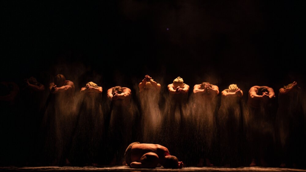 Obrázok v galérií - NDKE-DUST-Akram-Khan-2024-Foto-Anton_Faraonov-.jpg