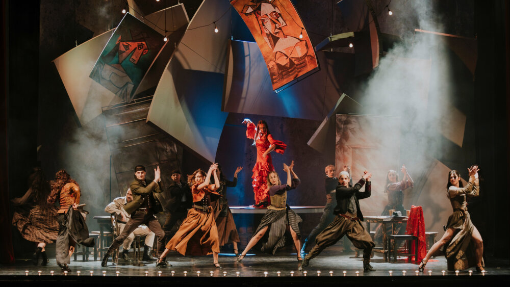 2. dejstvo, Krčma Lillasa Pastiu (Zuzana Čorejová ako Flamenca a Balet ŠO).jpg