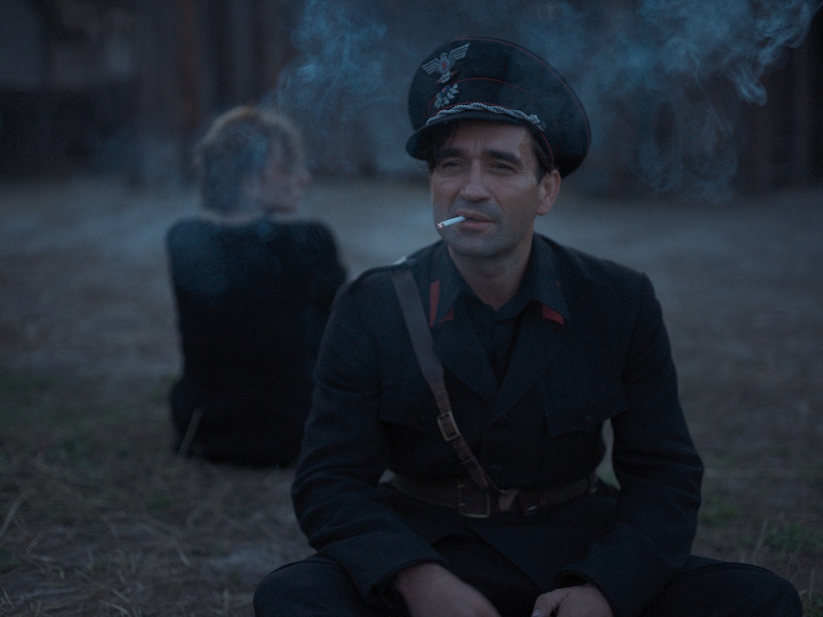 záber z filmu Ema a smrtihlav