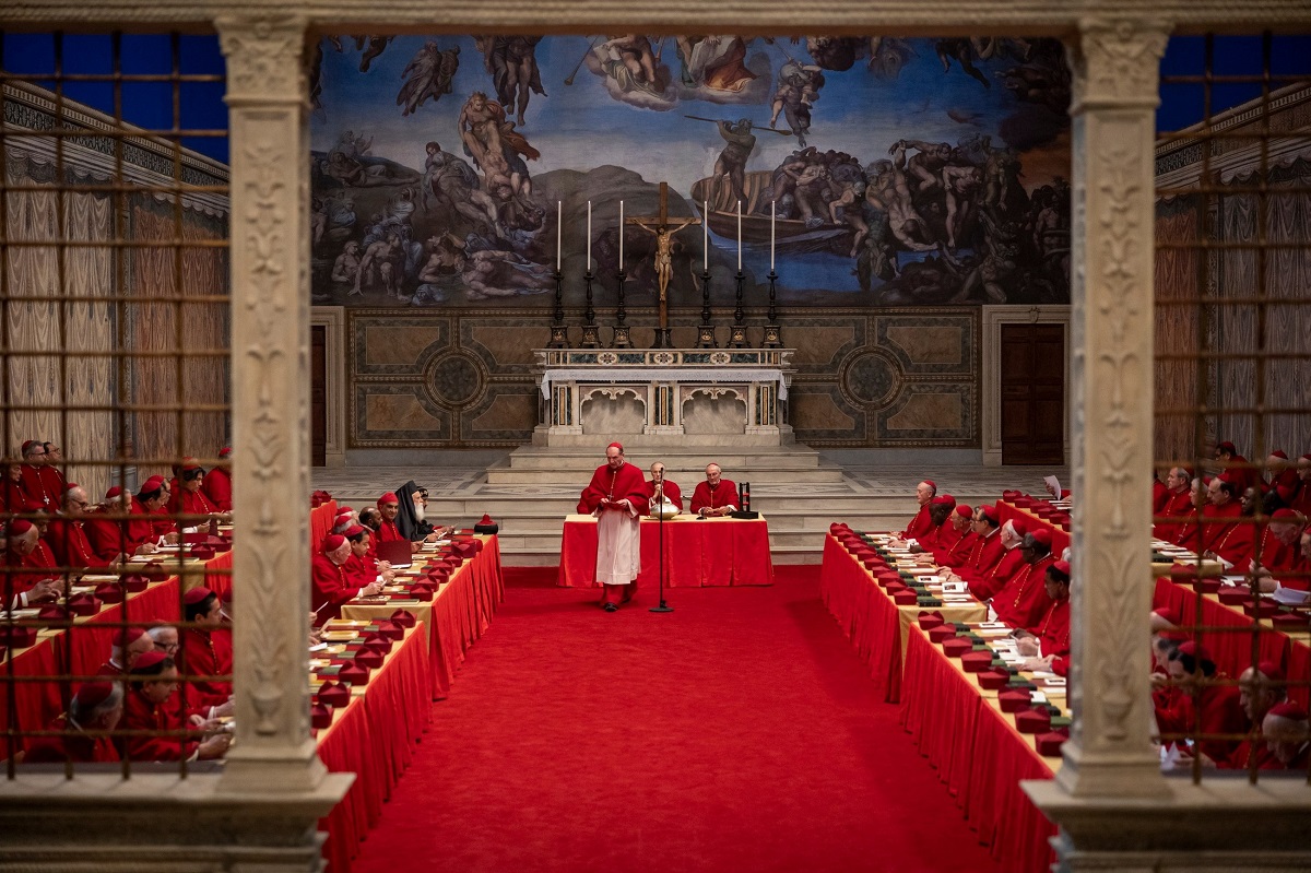 záber z filmu Konkláve