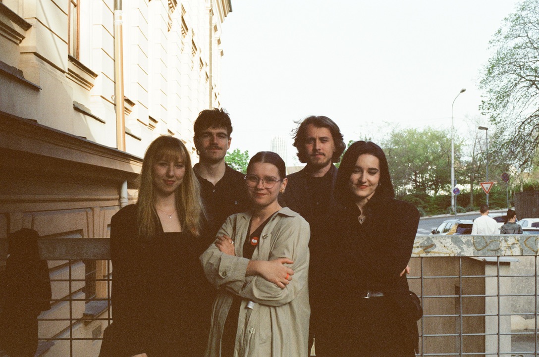 Rebeka s tvorivým tímom, Autor: Andrej Kováč