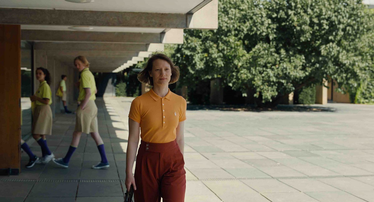 Mia Wasikowska vo filme Club Zero