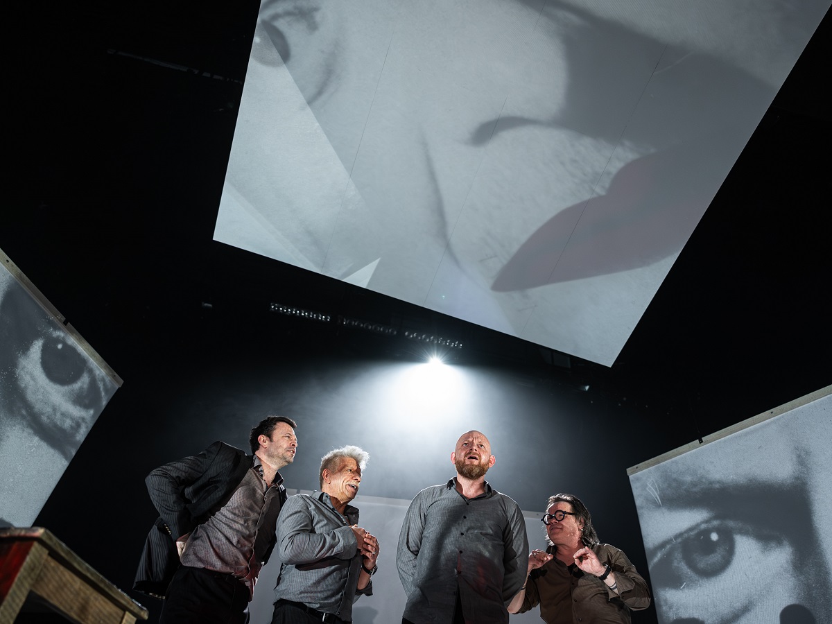 fotografia z inscenácie Pes na ceste, ktorá získala cenu Grand Prix Nová dráma/New Drama 2025