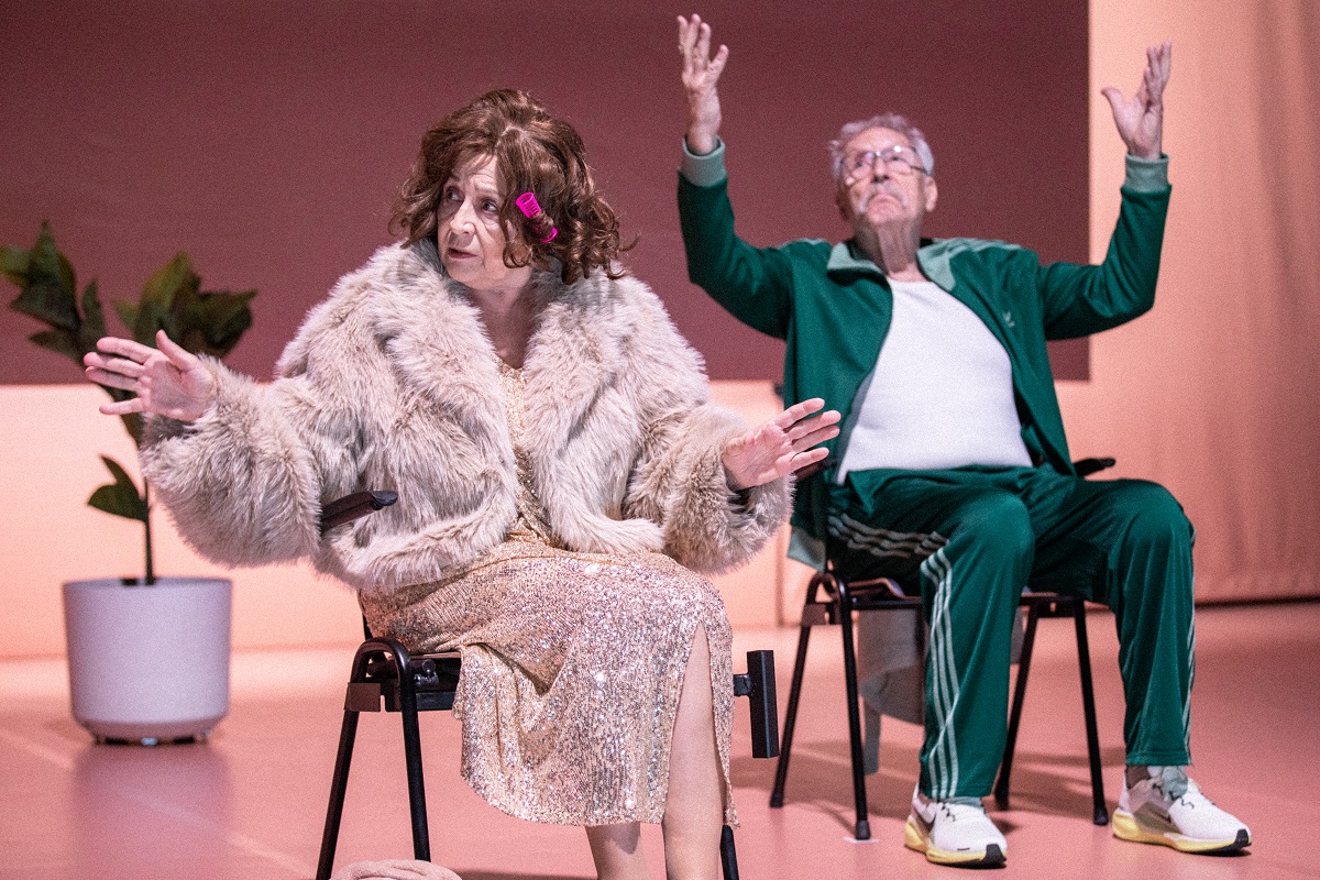 fotografia z inscenácie Duchovia sú tiež len ľudia