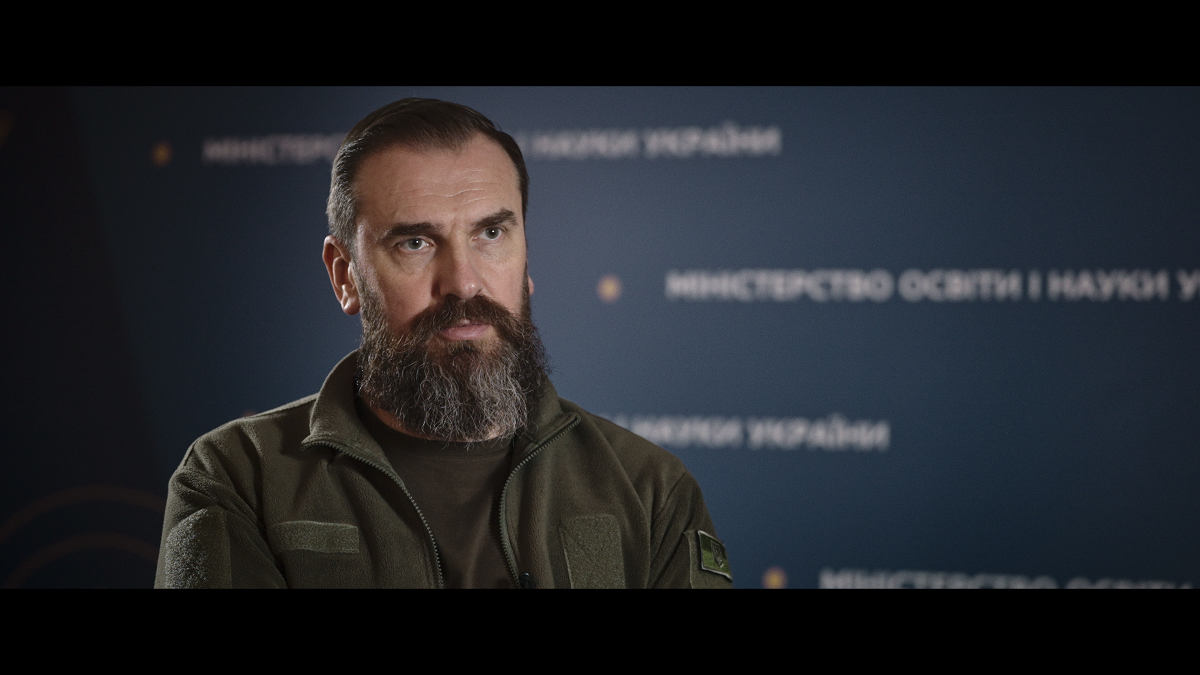 Oksen Lisovyi vo filme Škola bez stien