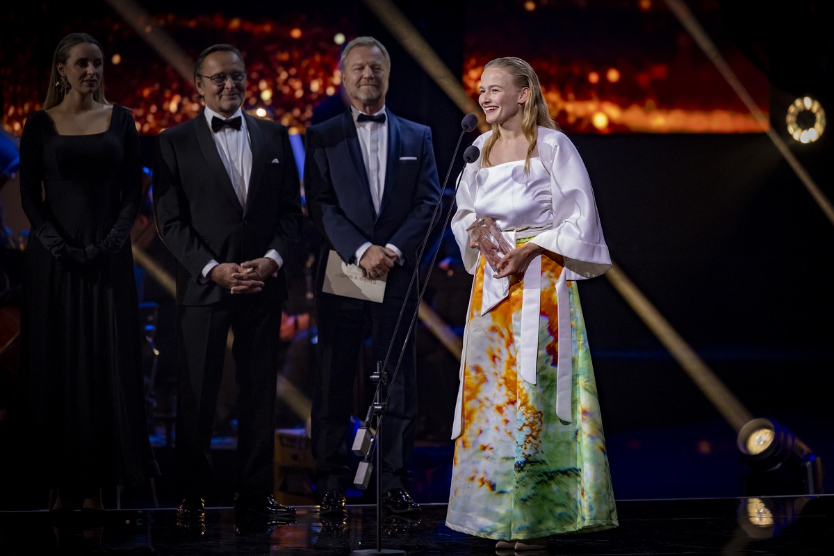 Dana Droppová si preberá cenu Slnko v sieti