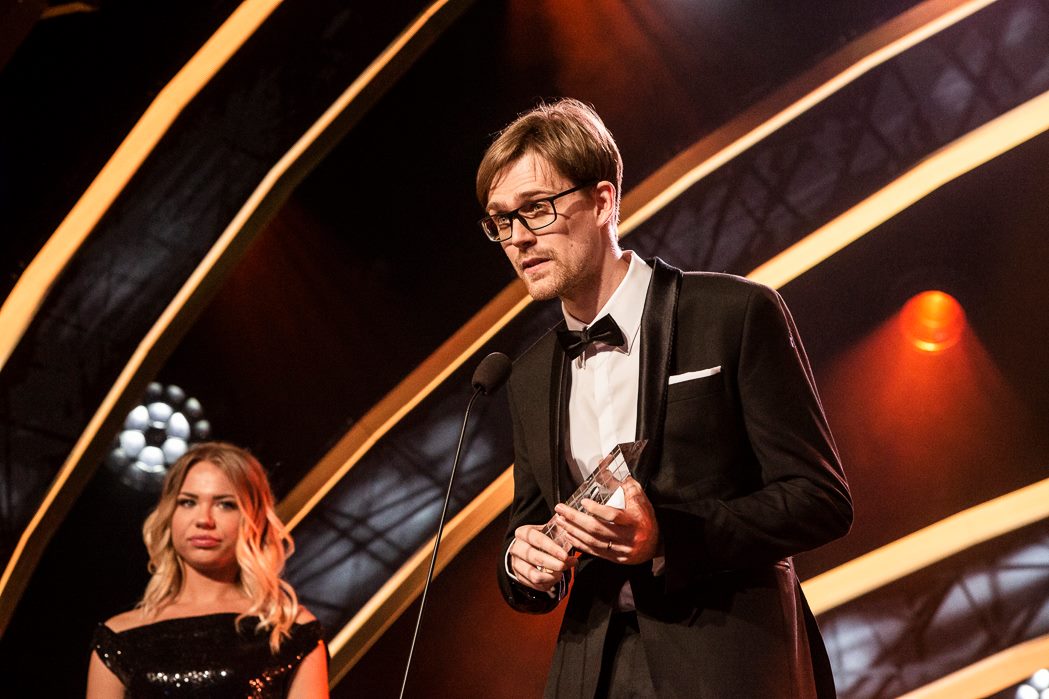 Viktor Krivosudský si preberá cenu Slnko v sieti