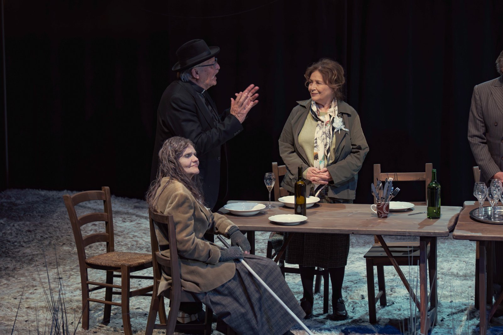 Jana Ohova (Macacia zena), Frantisek Kovar (Otec Willow), Emilia Vasaryova (Monica Murrayova)