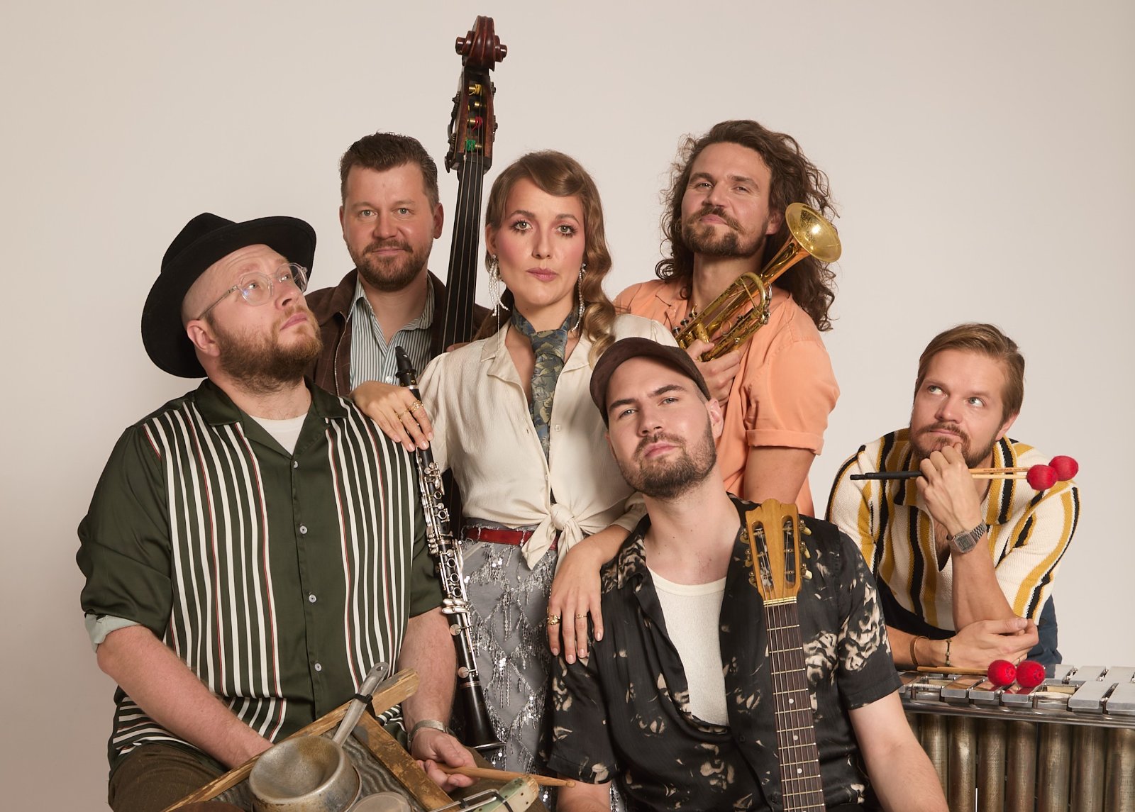 Warszawska Orkiestra Sentymentalna pripomenie hudobnú atmosféru medzivojnovej Varšavy.