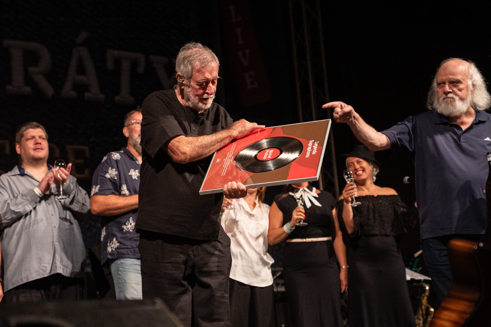 Michal Prokop s ocenením Legenda Supraphonu počas festivalu Krásný ztráty / Foto: Eva Došková