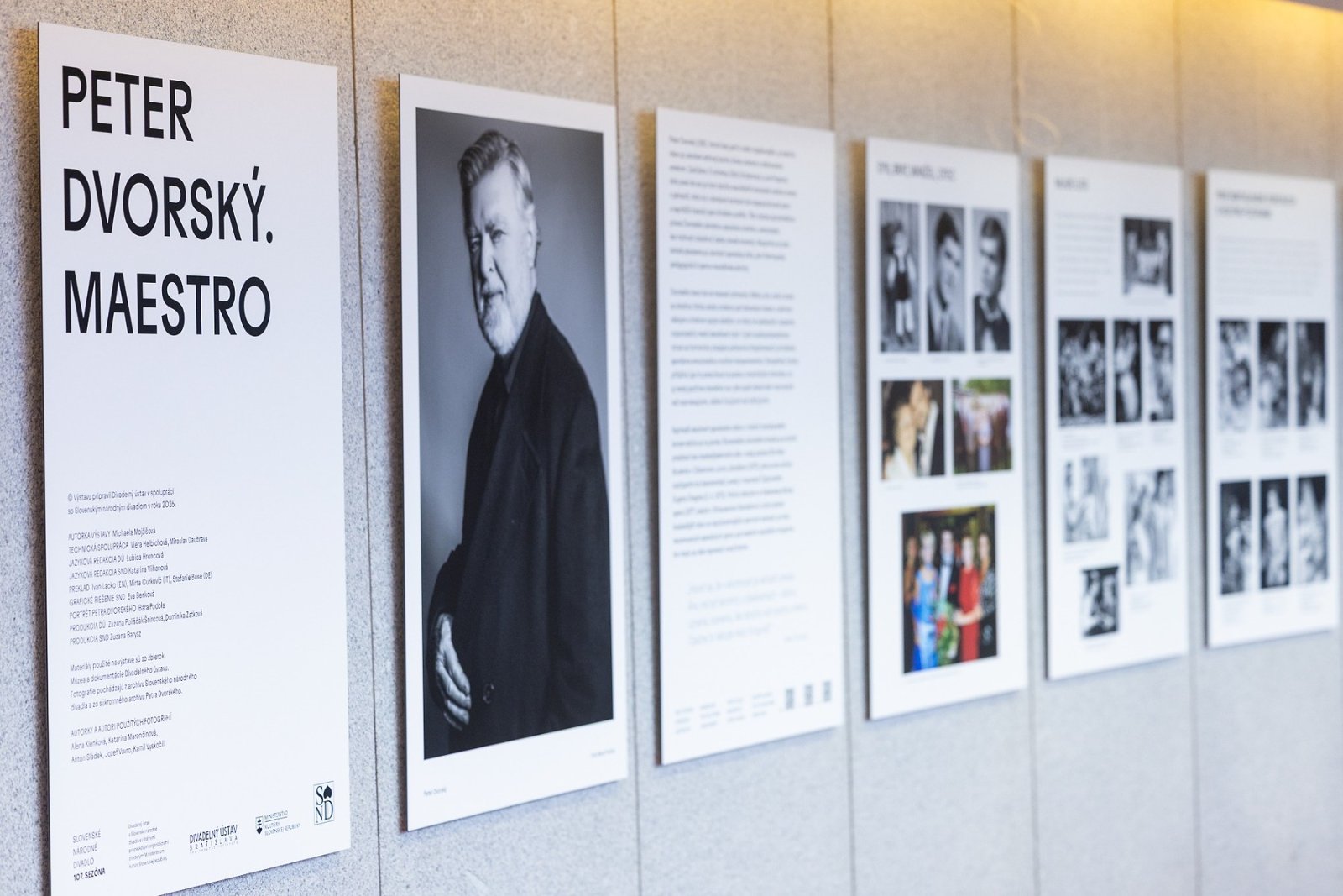 Výstava Peter Dvorský. Maestro vo foyeri Slovenského národného divadla / Zdroj: Divadelný ústav