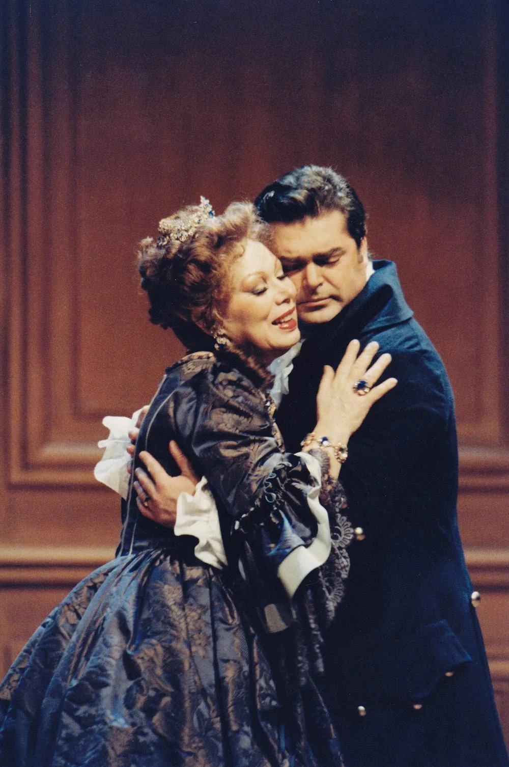Peter Dvorský a Mirella Freni v opere Adriana Lecouvreur Francesca Cileu. Zdroj: Osobný archív Petra Dvorského.
